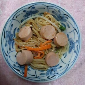 キャベツと人参とウインナーの焼きそば